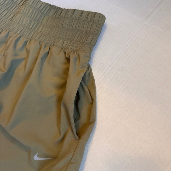 Nike One Womens Dri FIT Ultra High Waisted 3" Brief Lined Shorts athletic Medium - Picture 4 of 8